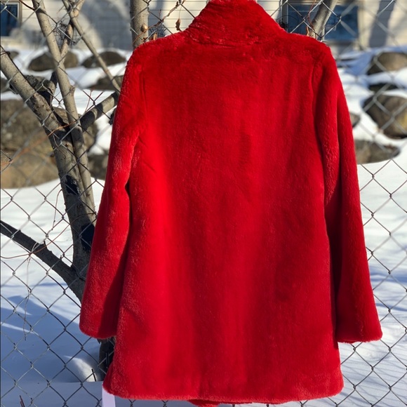 Last Calvin Klein Luxury Red Faux Fur Coat - Picture 8 of 11